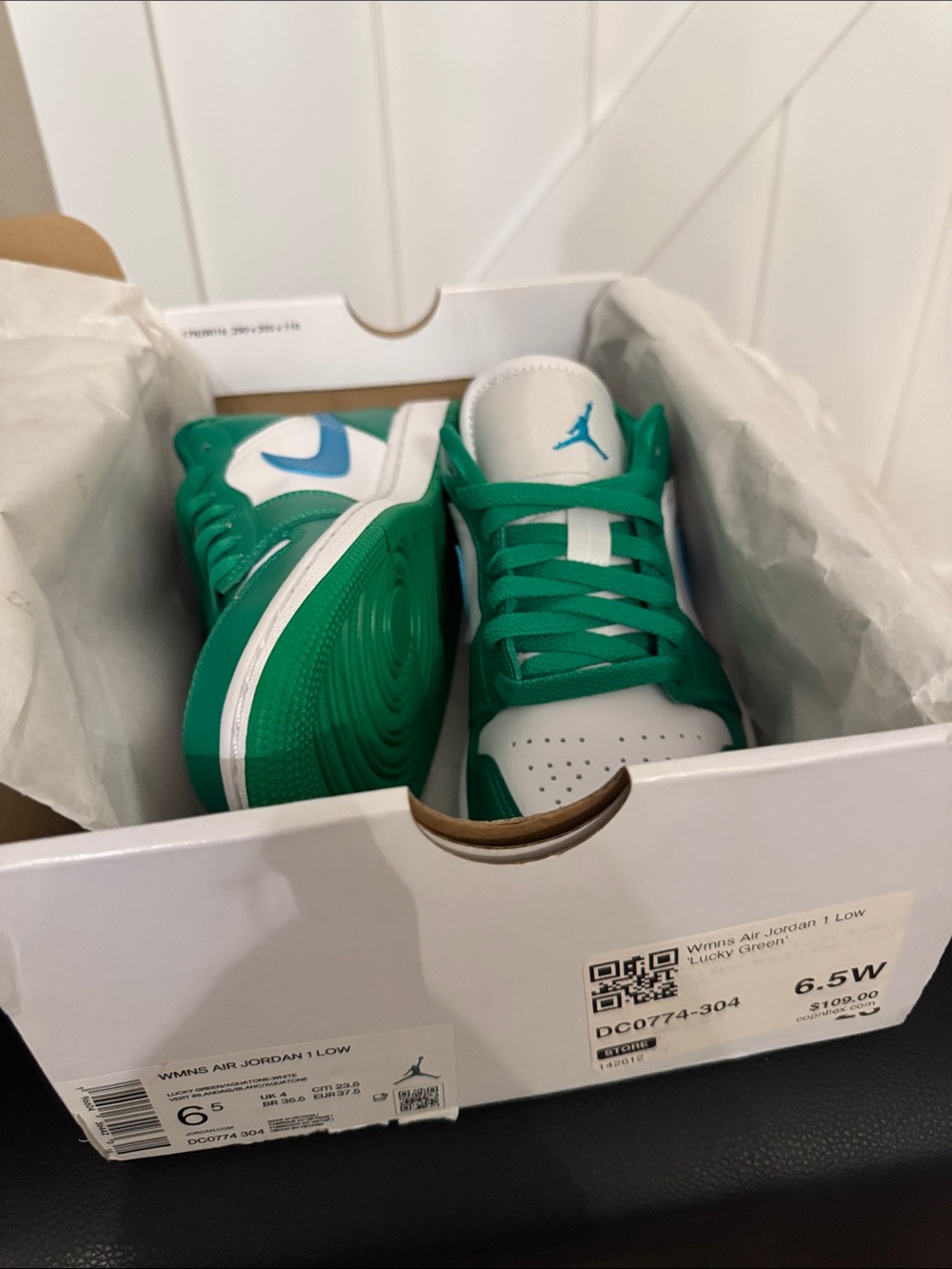 Women’s Nike Air Jordan 1 Low ‘Lucky Green’ New in Box - Picture 5 of 7